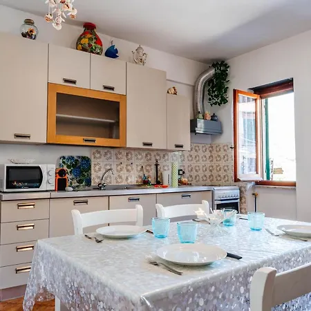 Turri House--- Wifi -garden-parking -balcony Dom wakacyjny *