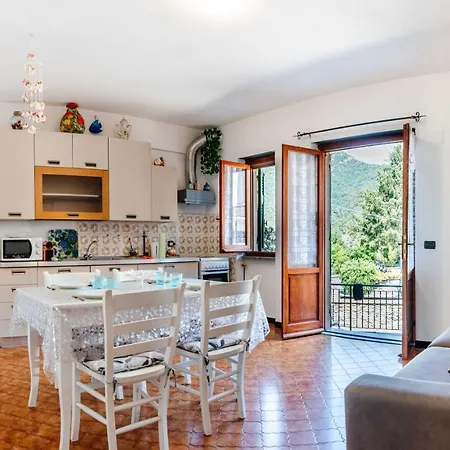 Turri House--- Wifi -garden-parking -balcony Dom wakacyjny